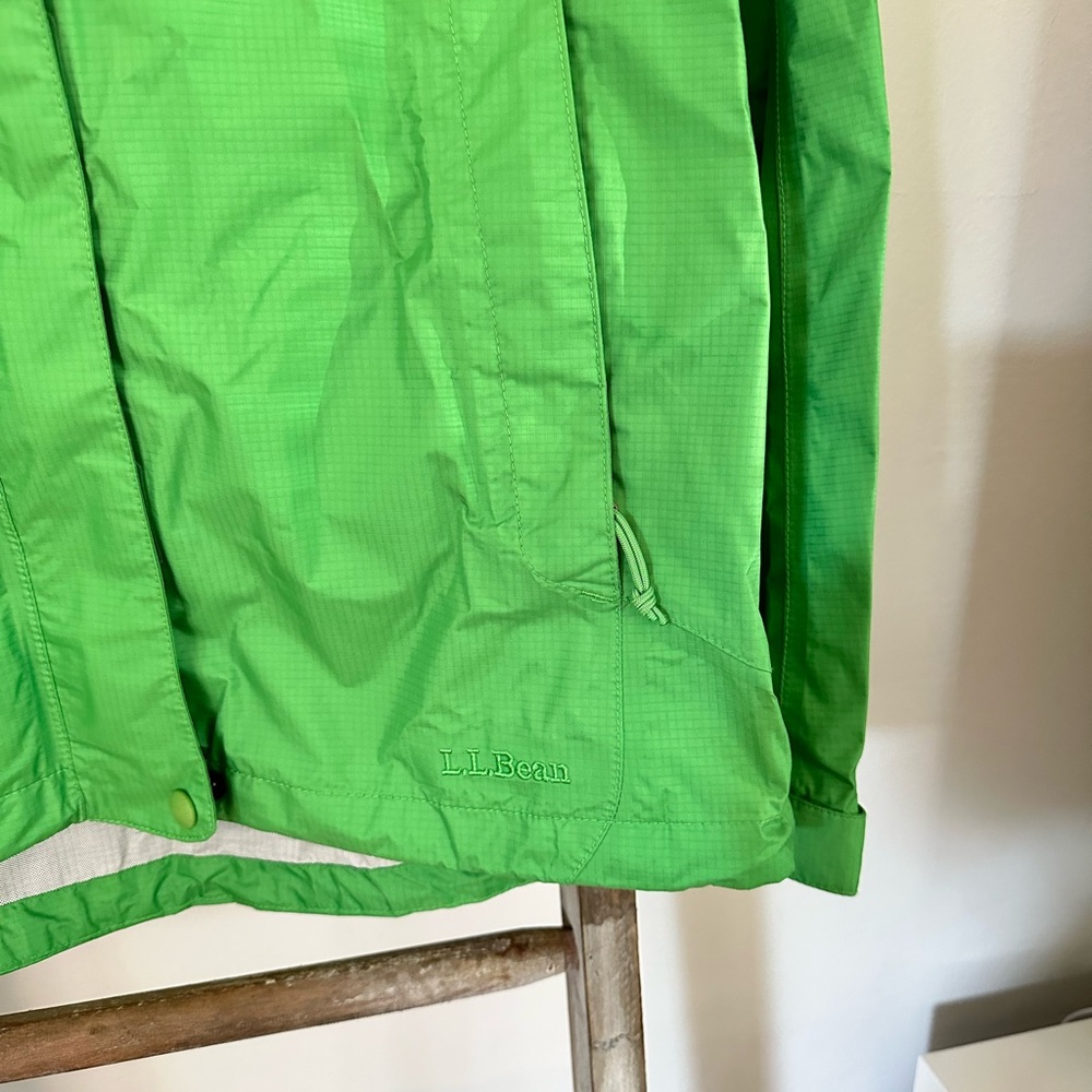 L.L. Bean lightweight rain Jacket - Picture 5 of 7